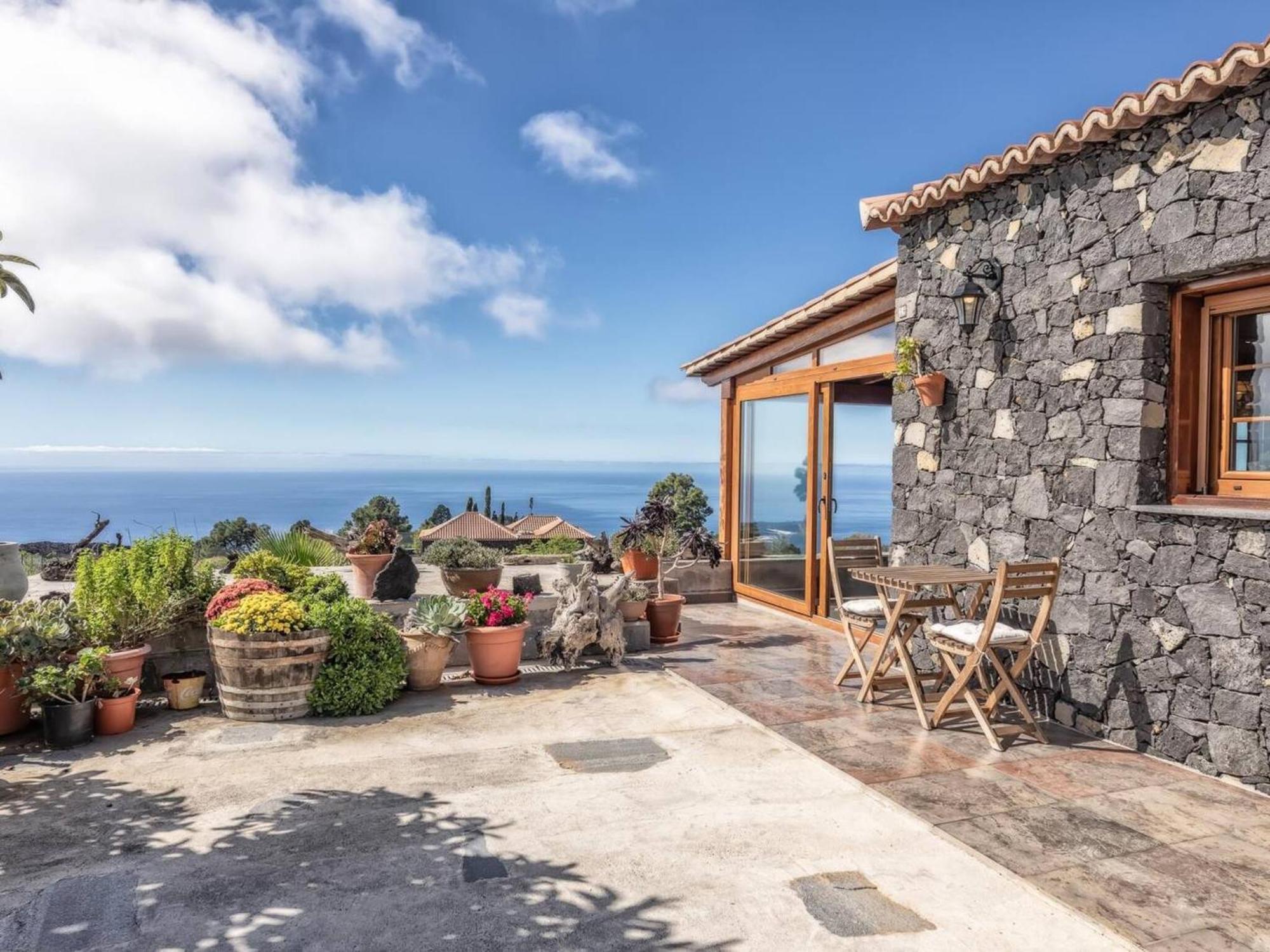 Casa Pedrito - Cozy House, Dreamy Terrace & Sea Views
